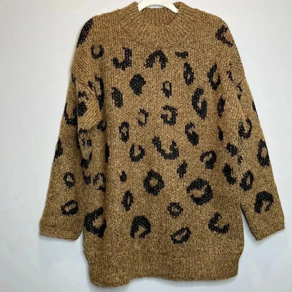 Universal Thread Mock Neck Oversized Pullover Leopard Print Sweater - Picture 6 of 10